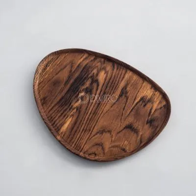 Изогнутая деревянная тарелка с обжигом, дуб 25×20 см